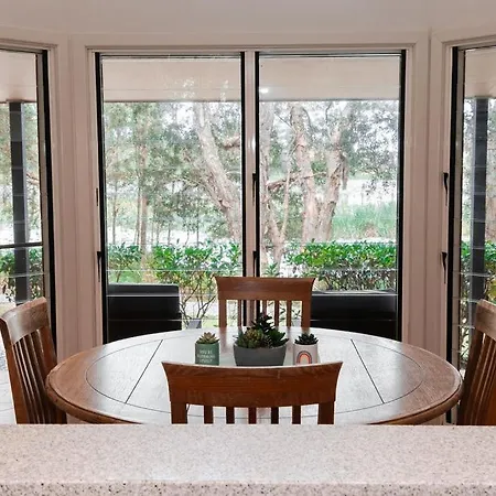 Lake Russell Lakeside Retreat Emerald Beach Exterior photo