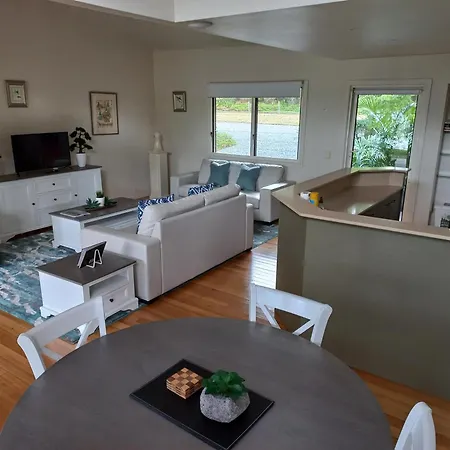 Lake Russell Lakeside Retreat Emerald Beach Room photo