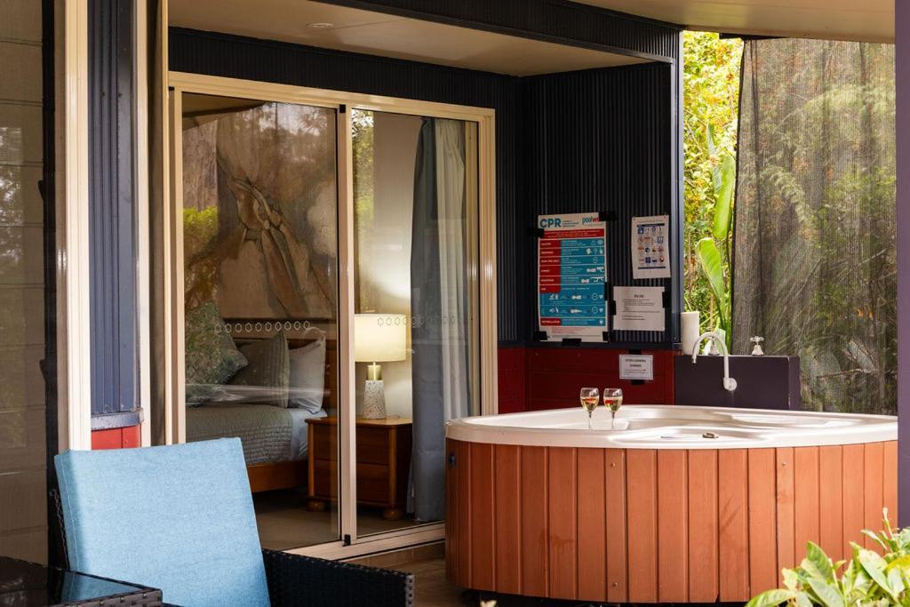Russell Lakeside Retreat