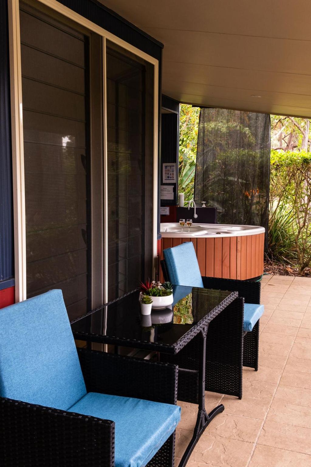 Bed & Breakfast Russell Lakeside Retreat