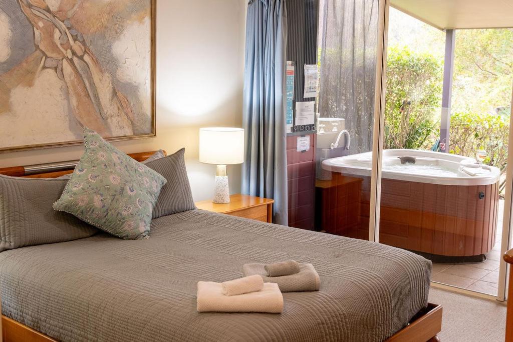 Russell Lakeside Retreat Emerald Beach