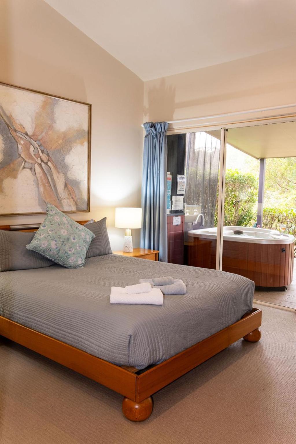 Russell Lakeside Retreat Bed & Breakfast Emerald Beach