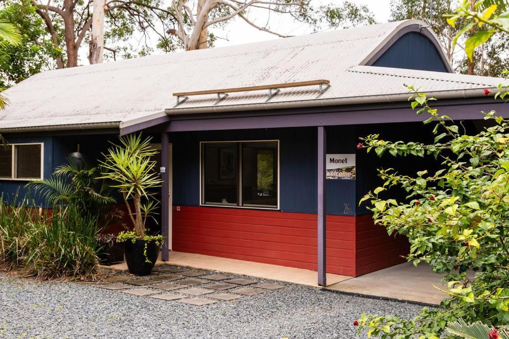 Russell Lakeside Retreat *