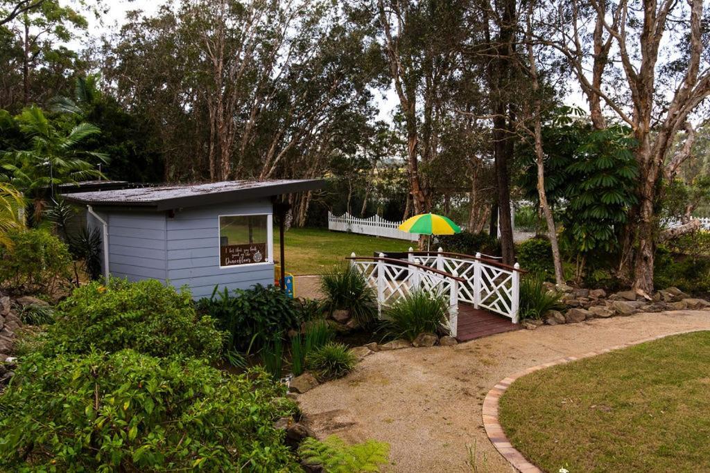 Russell Lakeside Retreat *