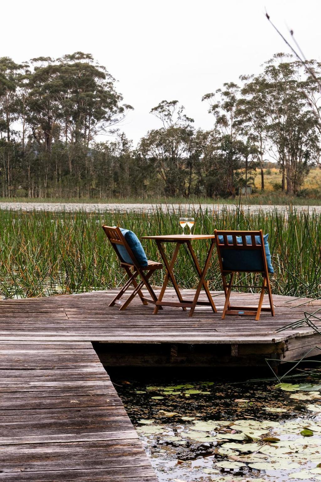 Bed & Breakfast Russell Lakeside Retreat