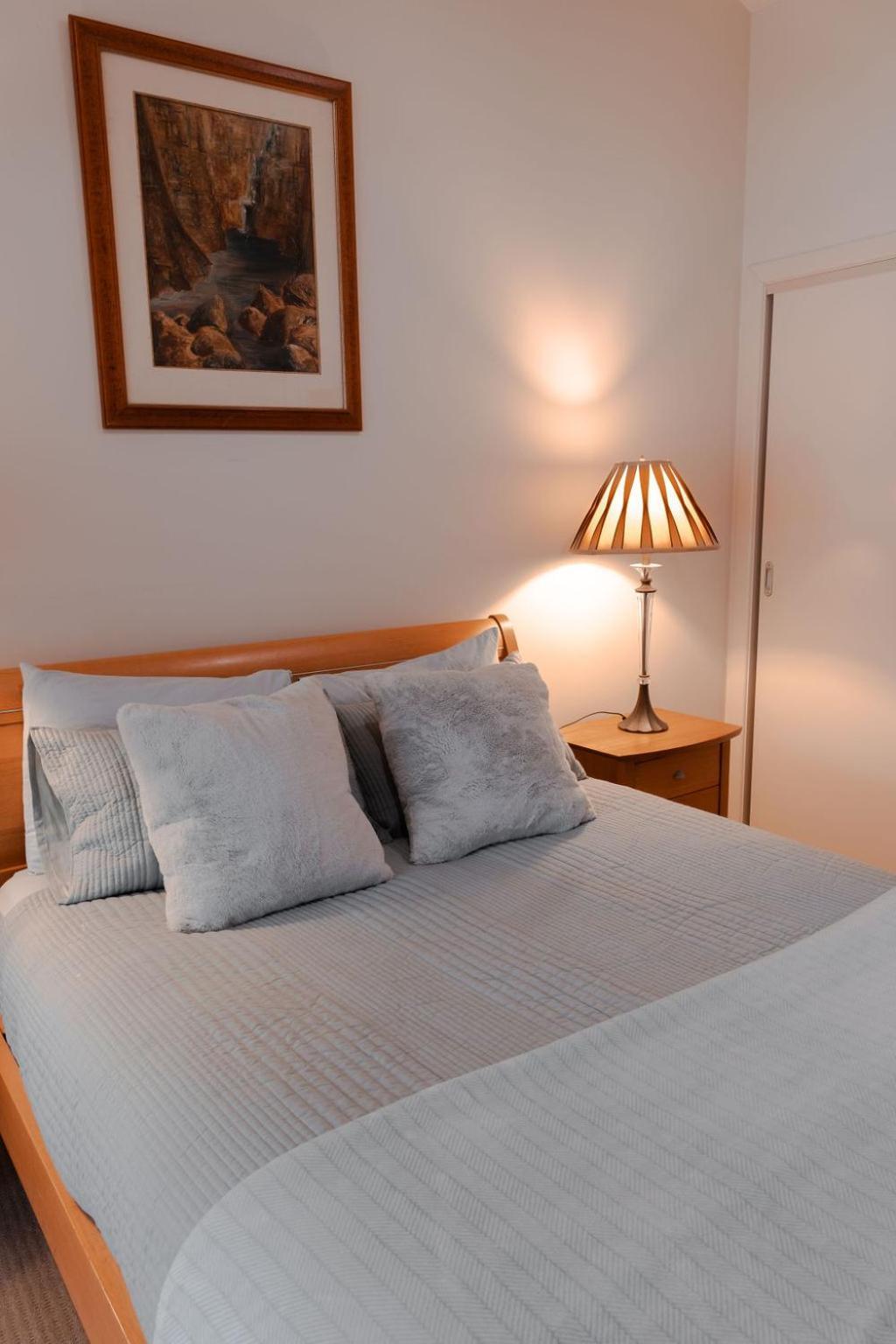 Bed & Breakfast Russell Lakeside Retreat