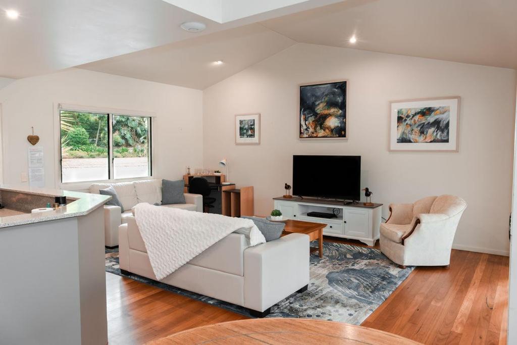Russell Lakeside Retreat Bed & Breakfast Emerald Beach