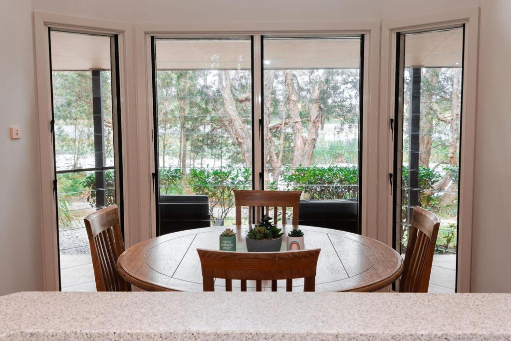 Russell Lakeside Retreat Emerald Beach