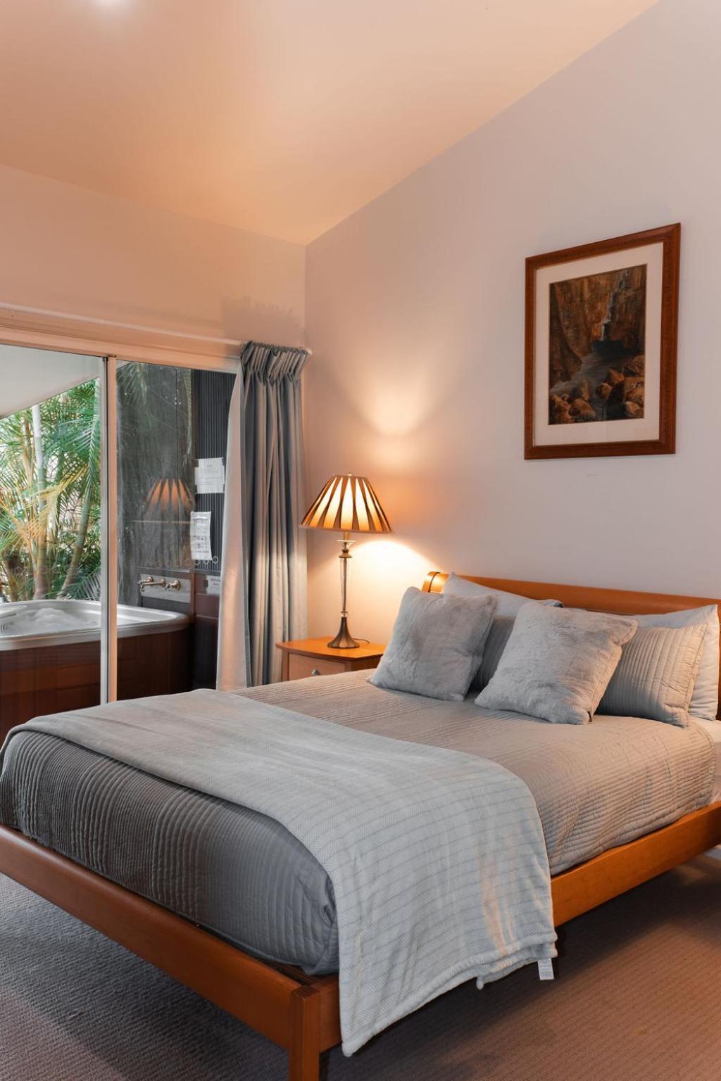 Bed & Breakfast Russell Lakeside Retreat *
