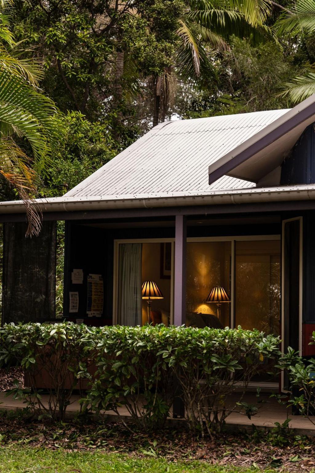 Russell Lakeside Retreat *