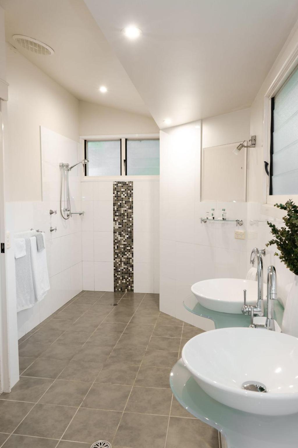 Russell Lakeside Retreat Bed & Breakfast *