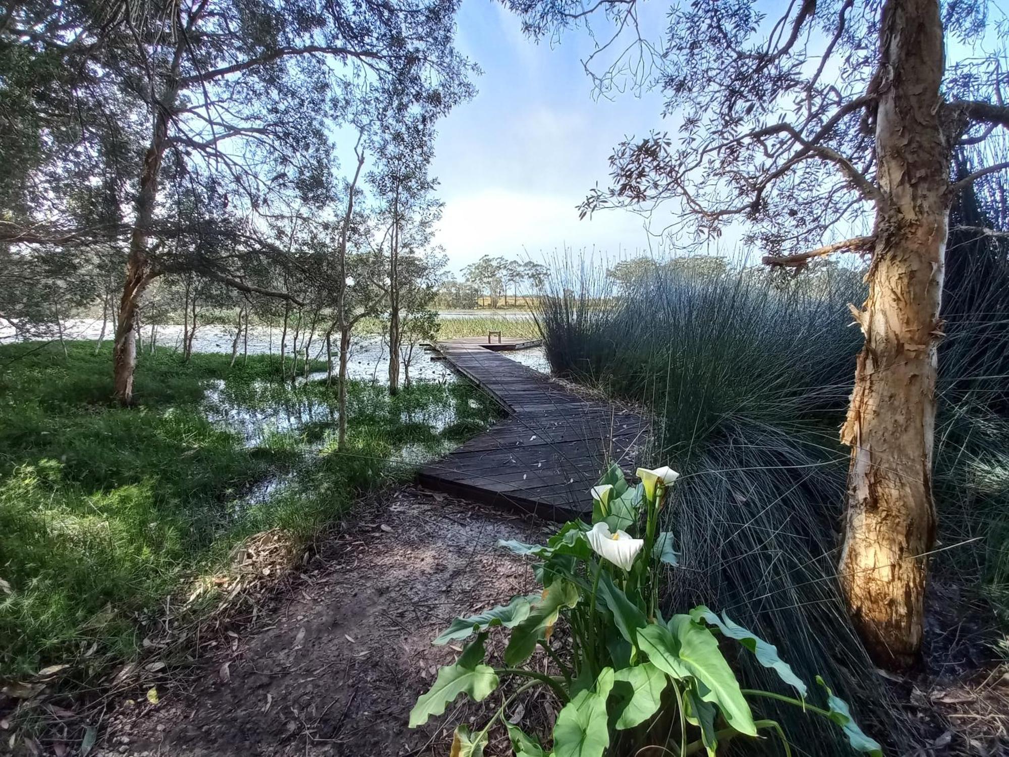 Russell Lakeside Retreat *