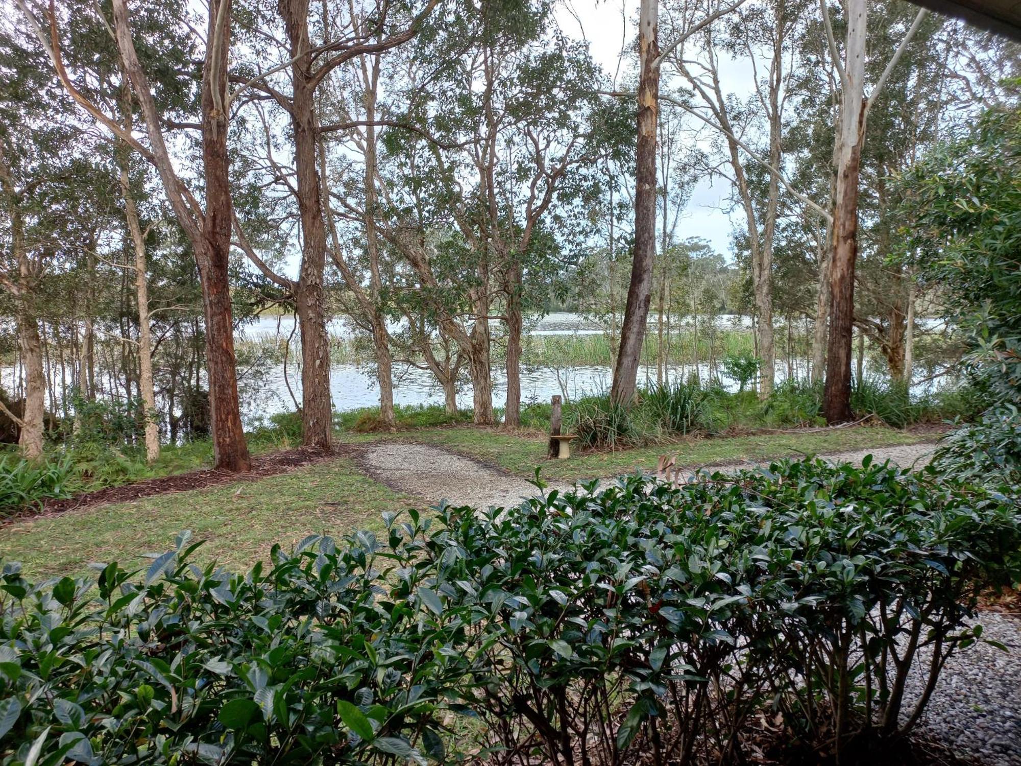 Russell Lakeside Retreat *