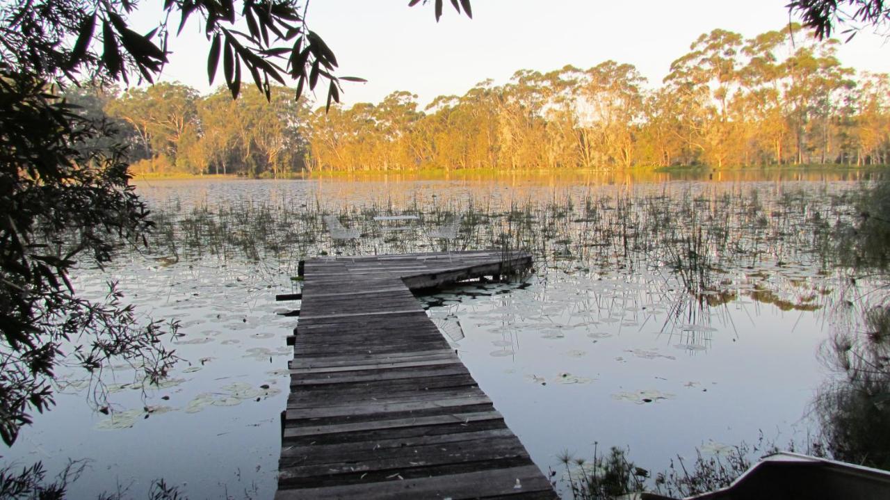 Bed & Breakfast Russell Lakeside Retreat