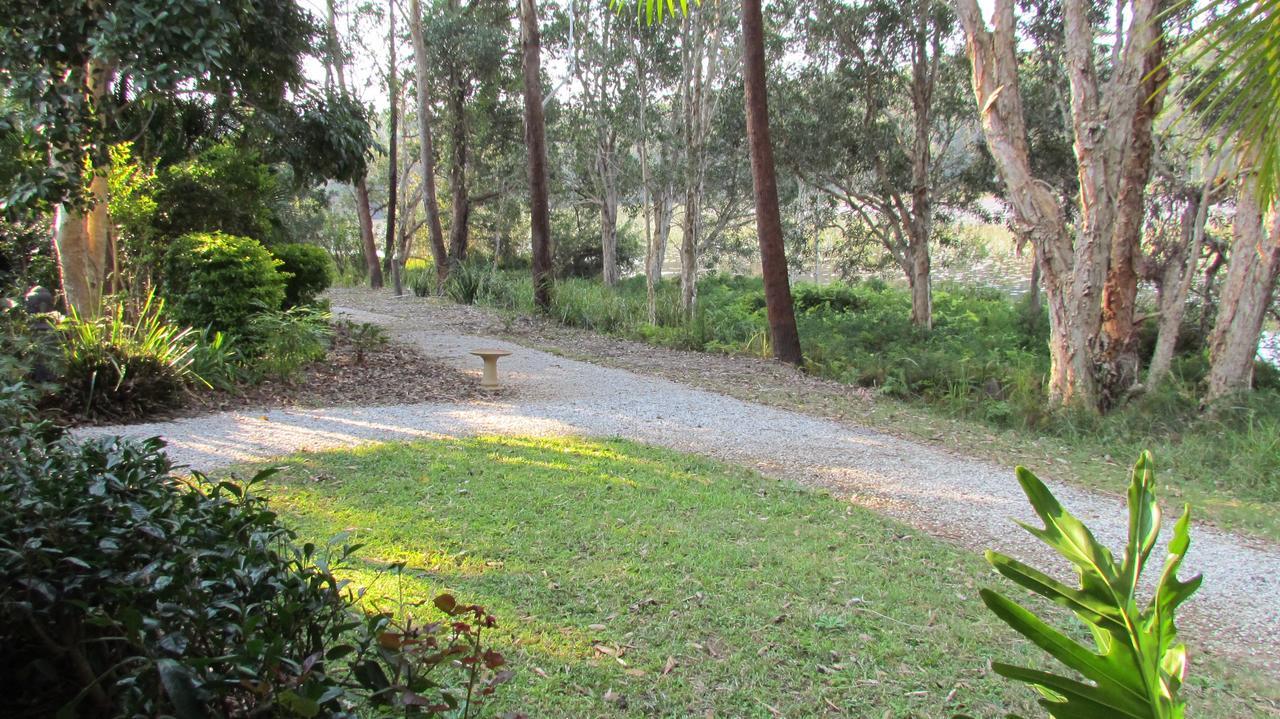 Russell Lakeside Retreat Bed & Breakfast