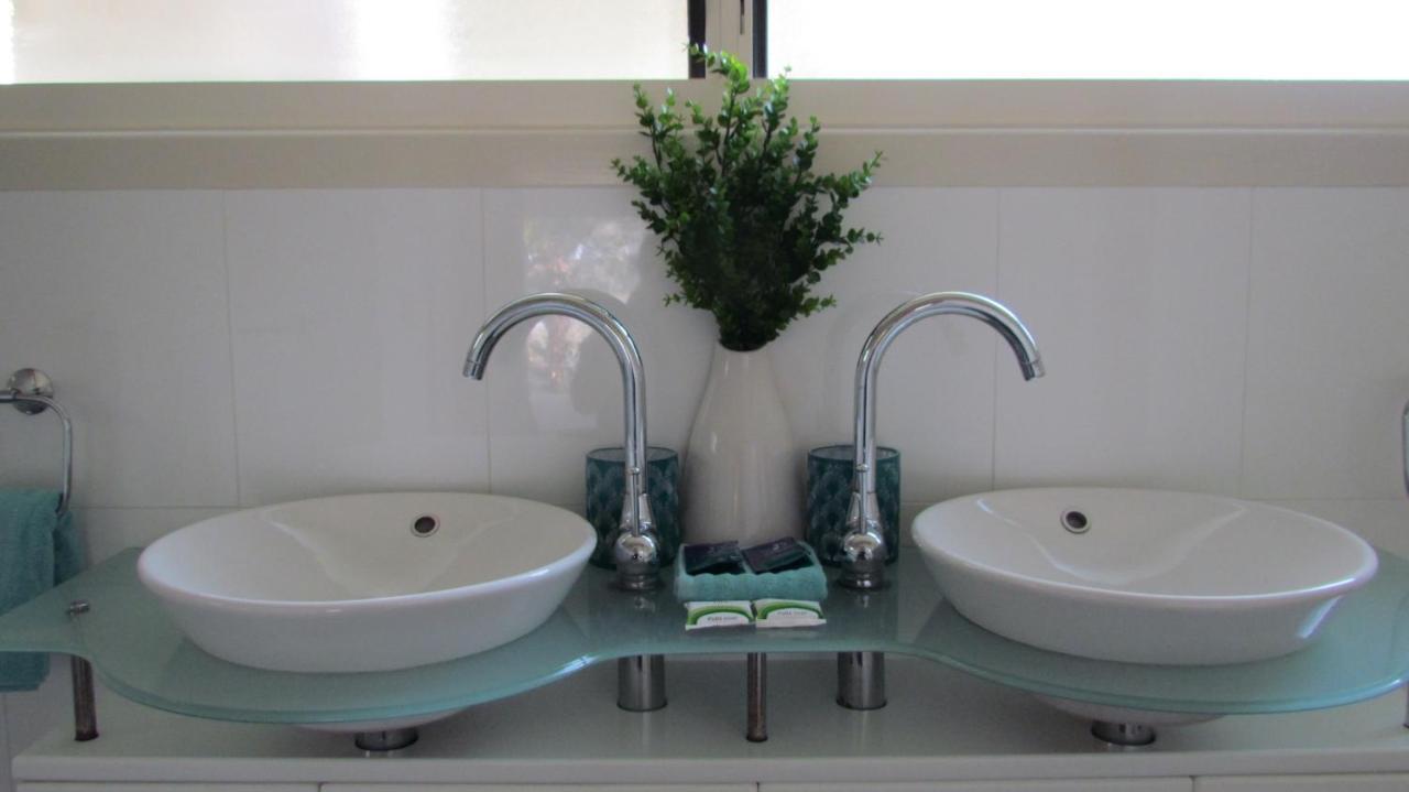 Russell Lakeside Retreat Bed & Breakfast *