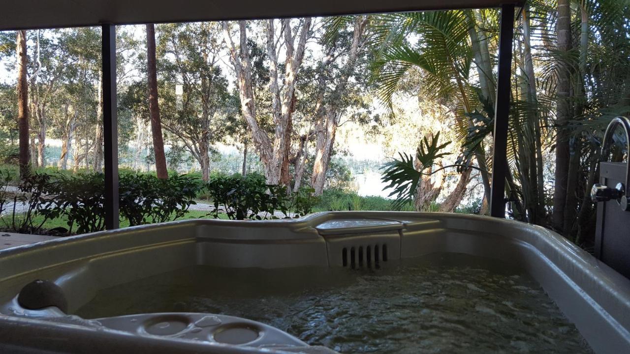 Russell Lakeside Retreat