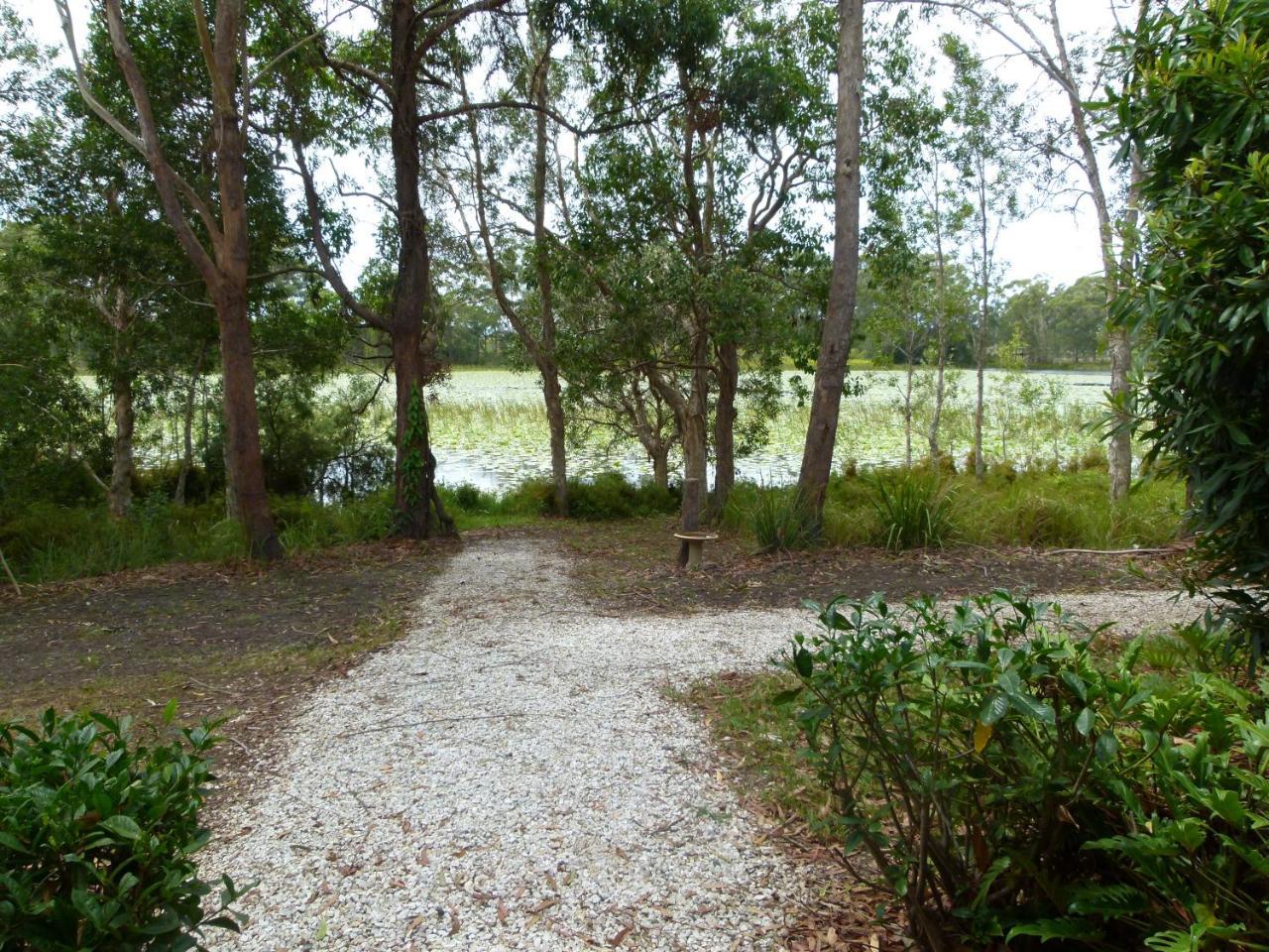 Russell Lakeside Retreat Bed & Breakfast